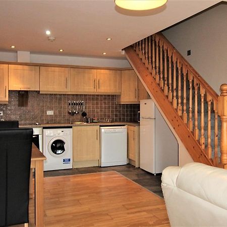 Courtyard Apartments Каслбар Экстерьер фото