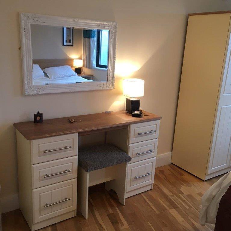 Courtyard Apartments Каслбар Экстерьер фото