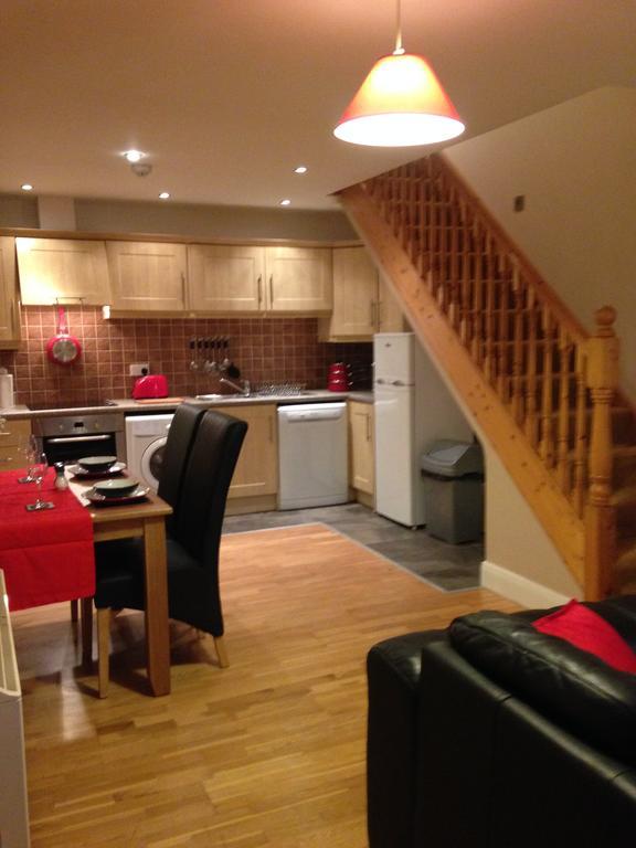Courtyard Apartments Каслбар Экстерьер фото